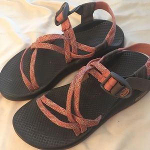 Adorable Chacos - Sz 7